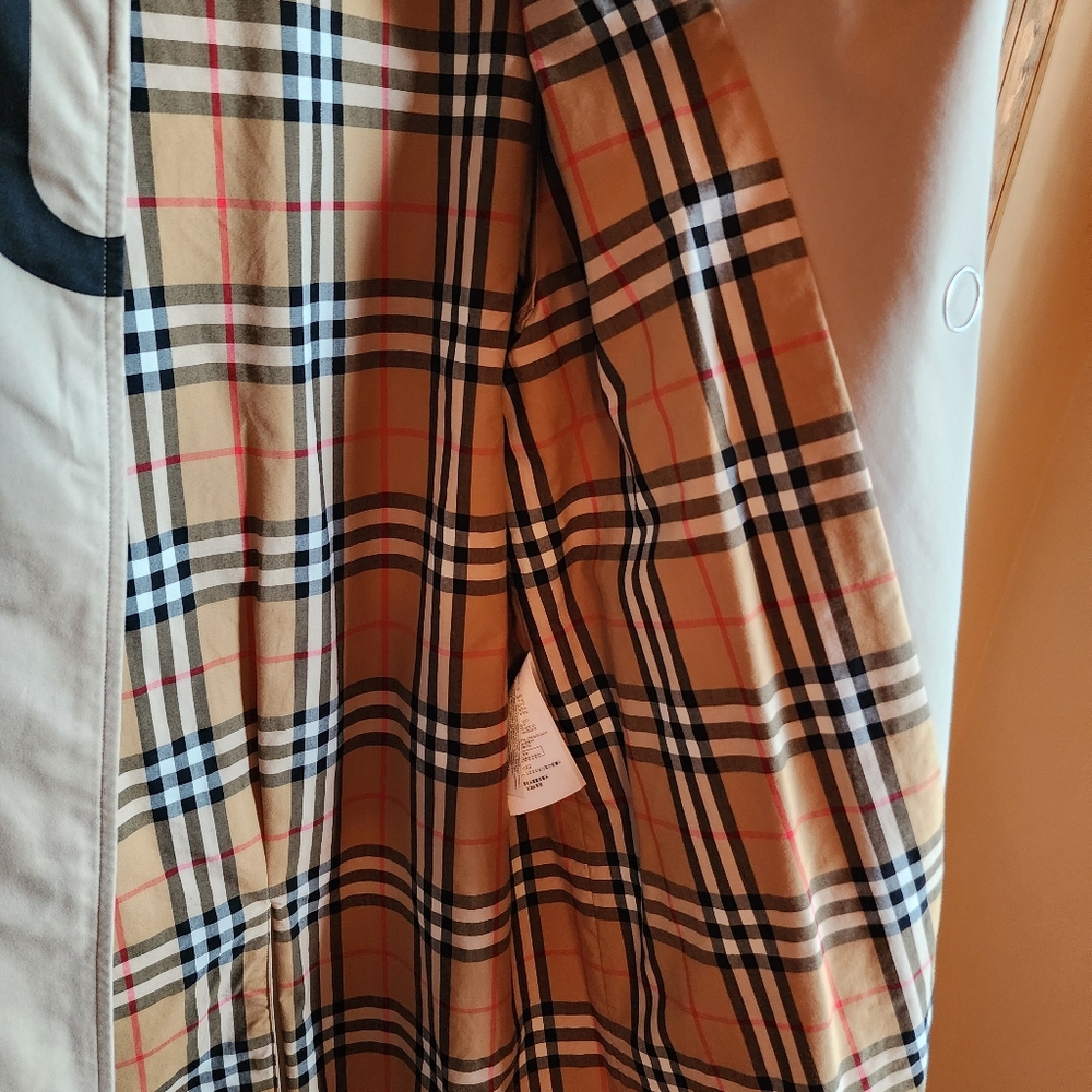 Burberry Tan Coat with Black Lettering - Picture 14 of 16